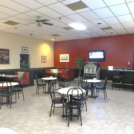 Town And Country Motor Hotel YYC Exterior foto