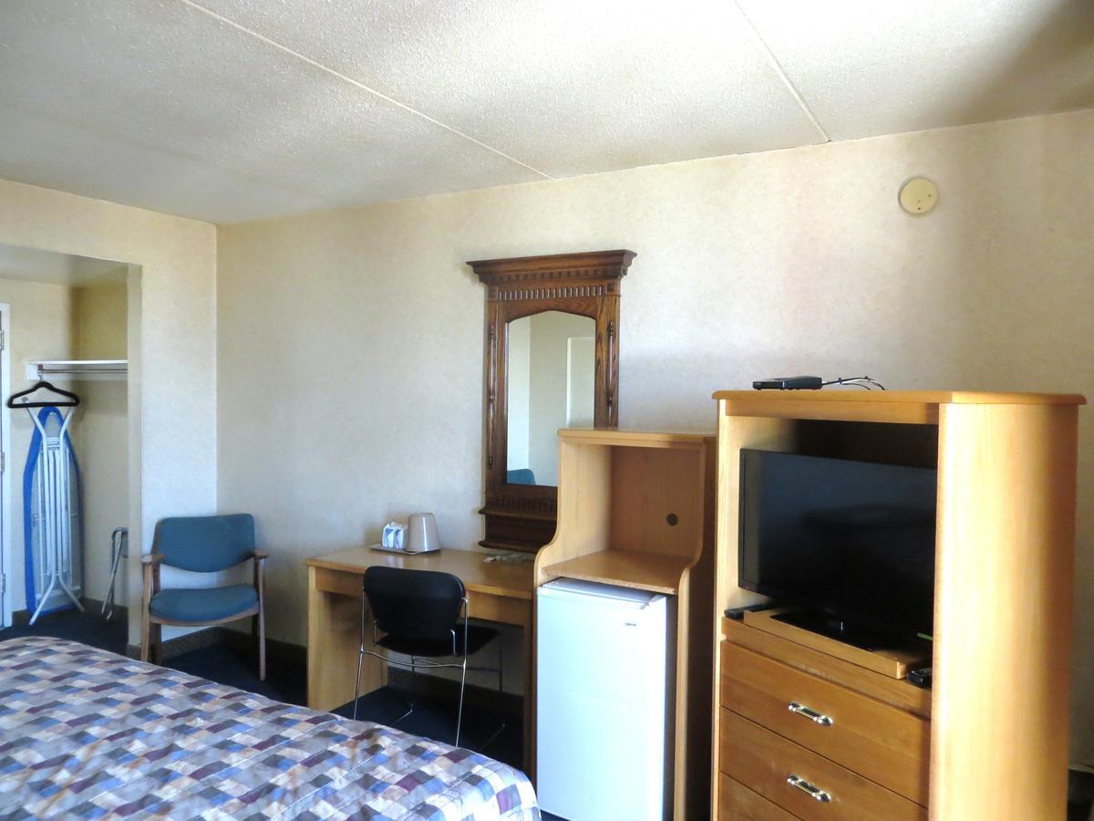 Town And Country Motor Hotel YYC Exterior foto